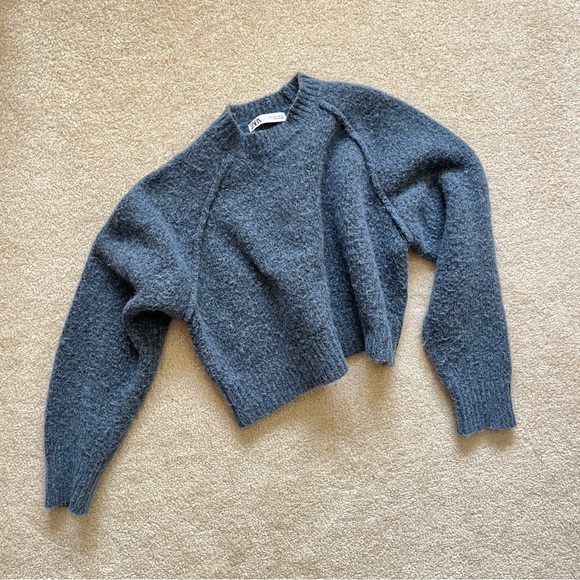 Boxy Oversized Cropped Blue Sweater from Zara, Size Large, warm and cozy - Picture 3 of 4